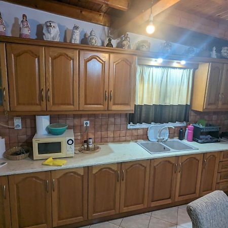 Λευτέρης Βίλα Ίσθμια Εξωτερικό φωτογραφία