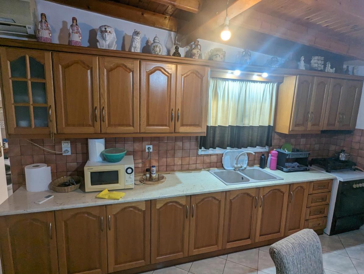 Λευτέρης Βίλα Ίσθμια Εξωτερικό φωτογραφία