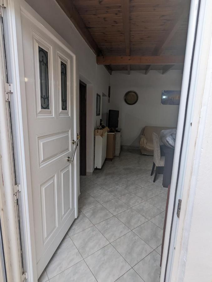 Λευτέρης Βίλα Ίσθμια Εξωτερικό φωτογραφία